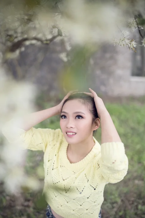 spring outing, lake water, early spring garden, one's loneliness