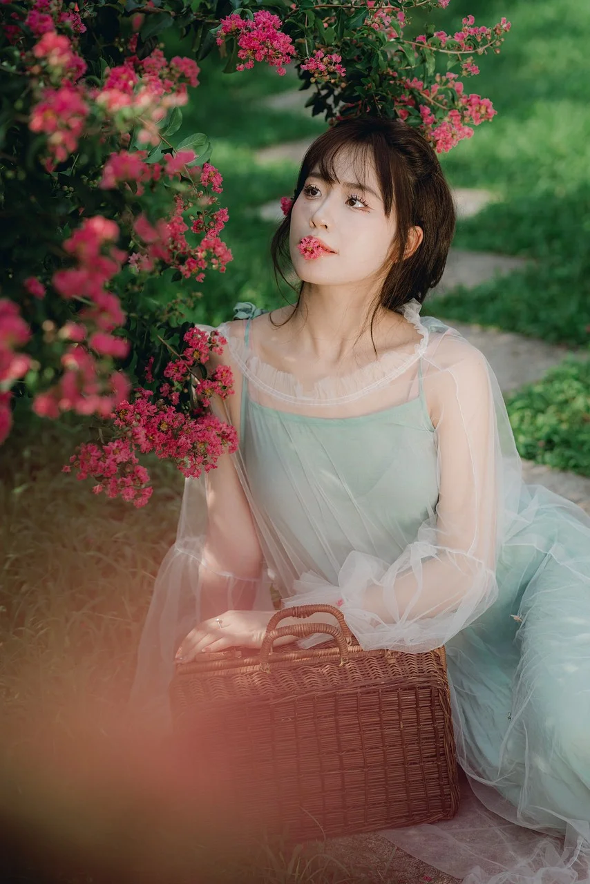 vietnamese woman, outdoors, fashion, woman