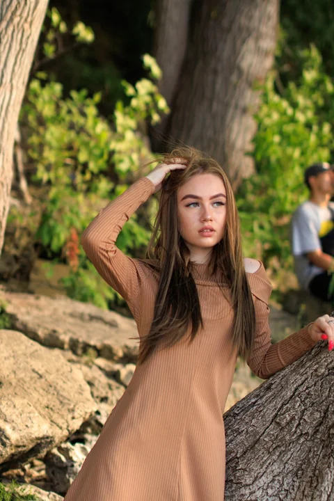 年轻女子，树木，森林，时尚