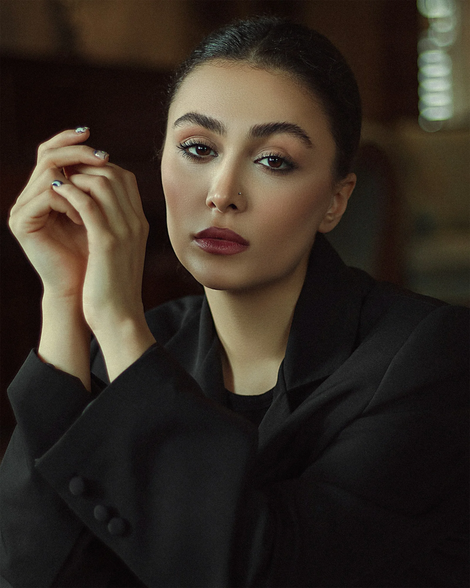 a person with the hand on the chin