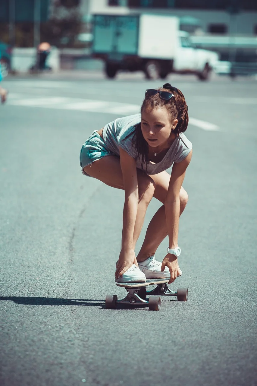ビーチでの撮影, 若い女性, ドレス, 横たわる