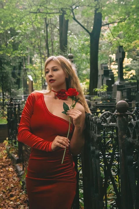 女性,紅色連身裙,玫瑰,森林