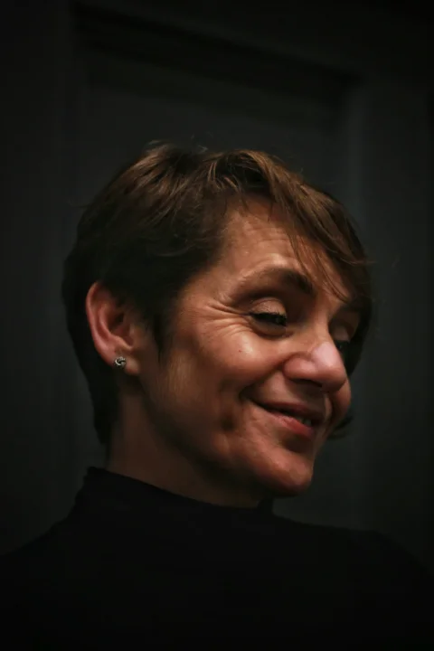 shallow focus photo of woman in black top