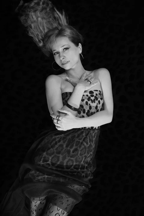 young woman, portrait, fashion, black and white