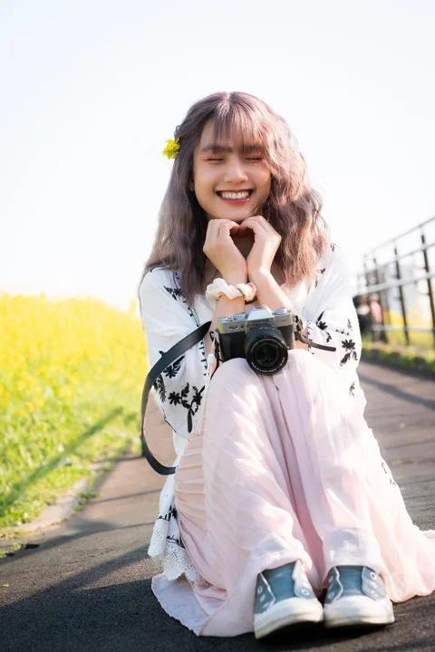 女人、拍照、日本、黃色花朵