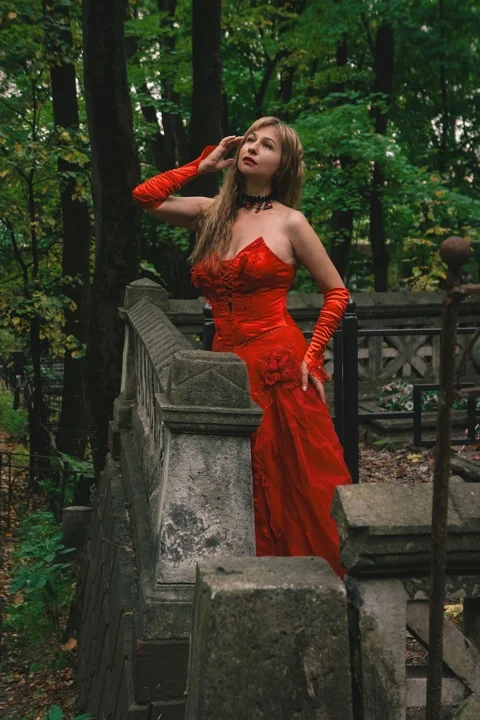 女性,森林,紅色連身裙,哥德風格