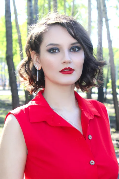 young woman, square, beauty, portrait