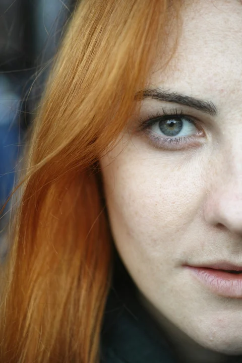 woman with brown hair and black eyes
