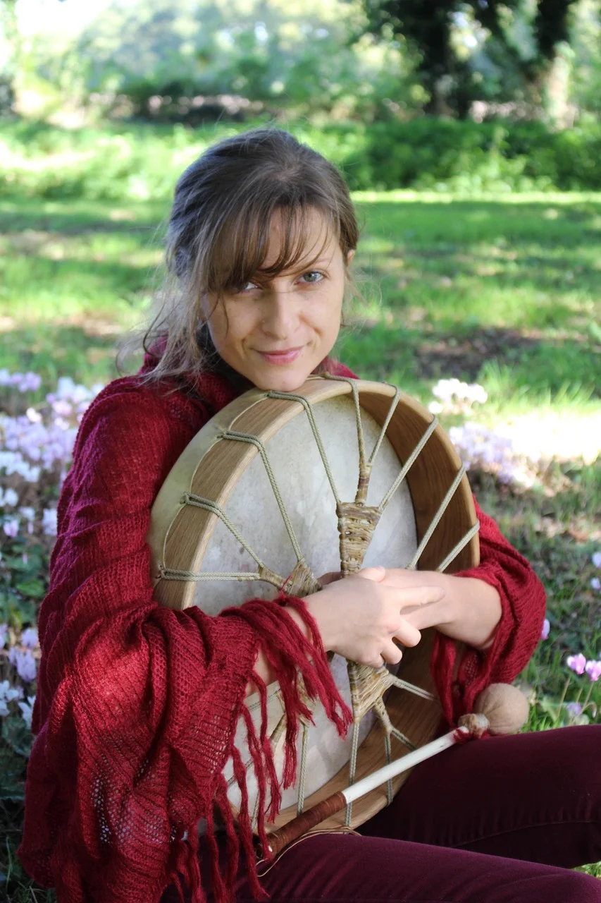 woman, drum, oak, nature
