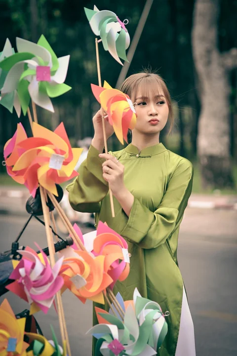 woman, pinwheel, outdoors, street