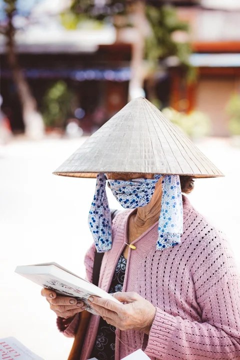 portrait, old people, buy the book, reading