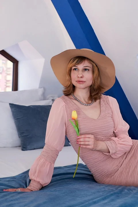 woman, flower, hat, bed