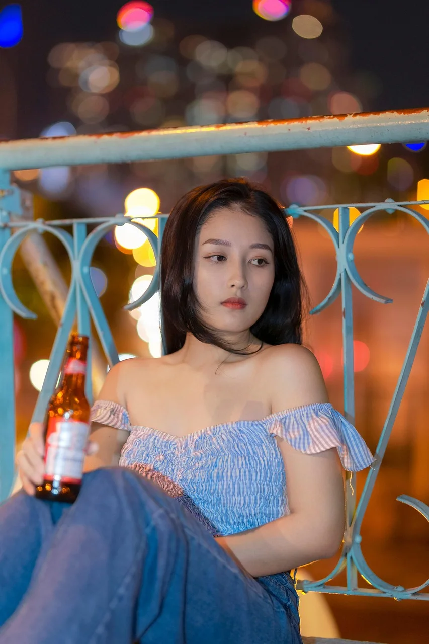 woman, street, bokeh, bottle