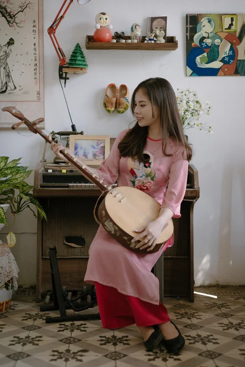 woman, young, model, banjo