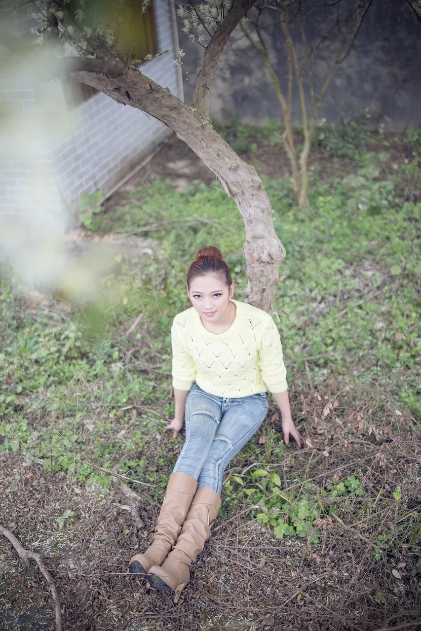 meditate, the girl who sits and looks up, corner of the house, a corner of spring