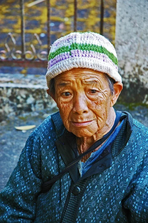 woman, old, poor, sad