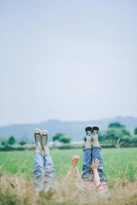friends, feet, field, girls