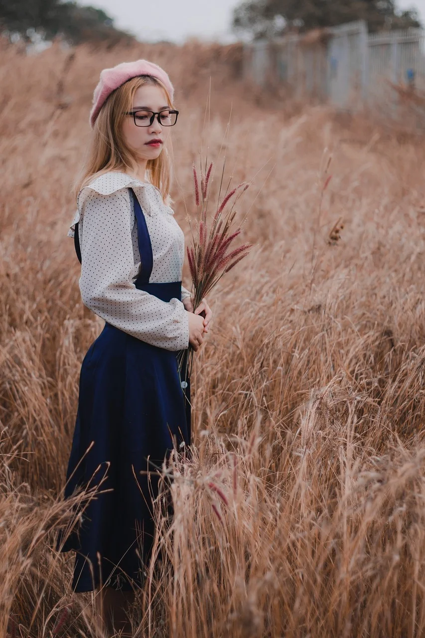 vietnamese woman, portrait, meadow, asian woman