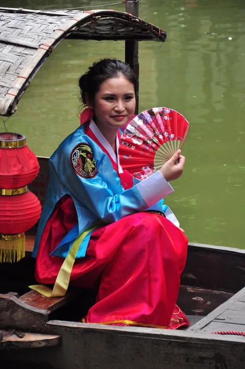 chinese woman with fan, chinese woman on boat, chinese woman