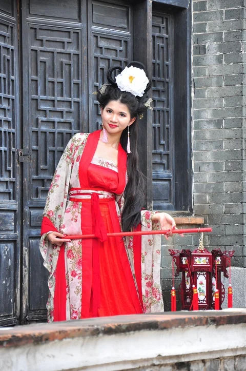 chinese woman, chinese woman with lantern, traditional chinese woman