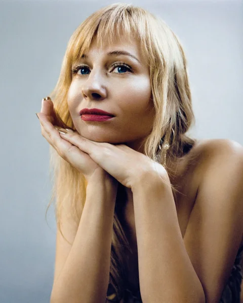 portrait, beautiful, pretty, young woman