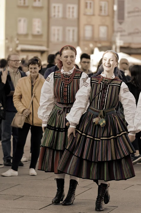 ladies, people, dancer, costumes
