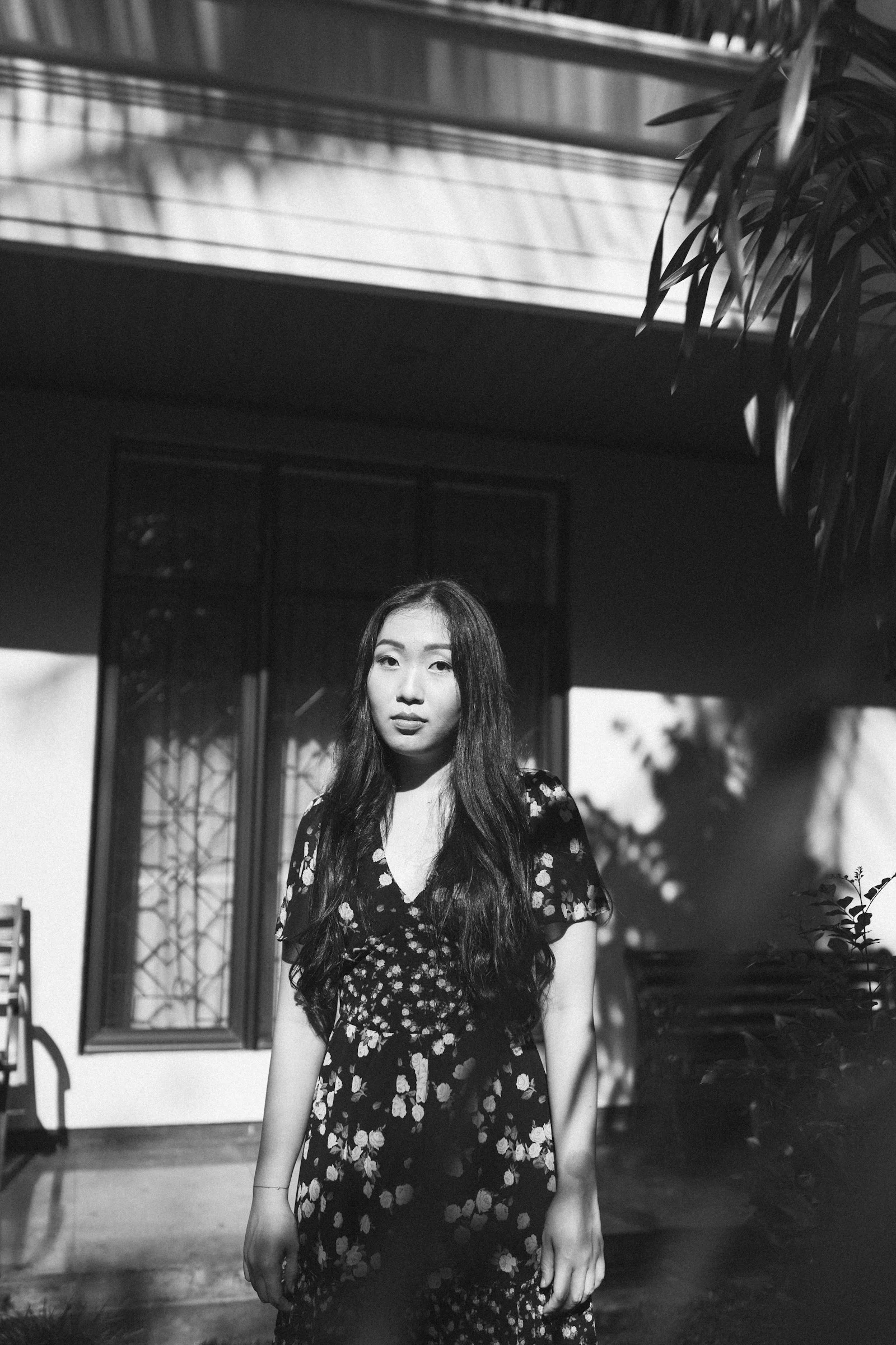 一名女人擺姿勢拍照