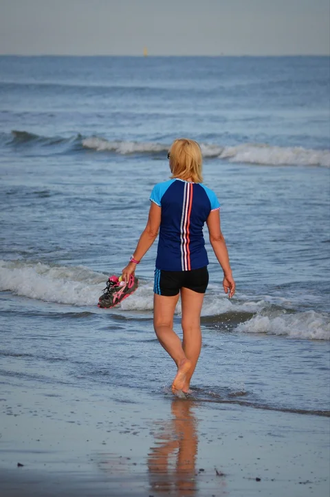 海, ハイキング, 女性, ランニングシューズ