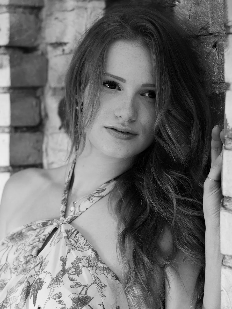 woman, model, pretty, black-and-white