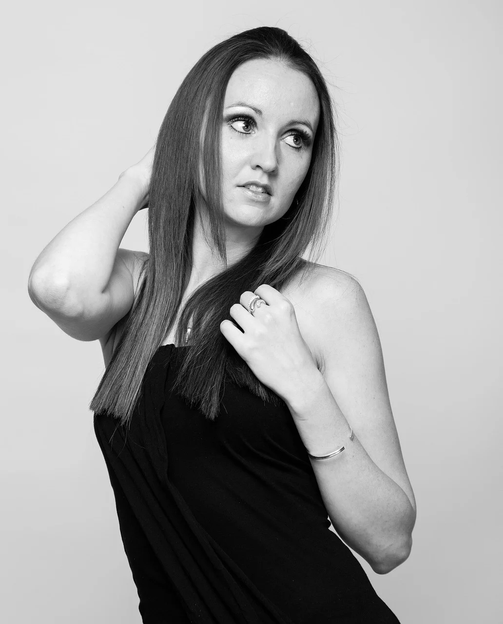 model, young woman, black and white, portrait