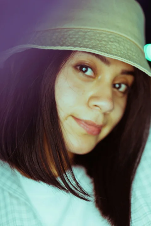 woman wearing white and green hat