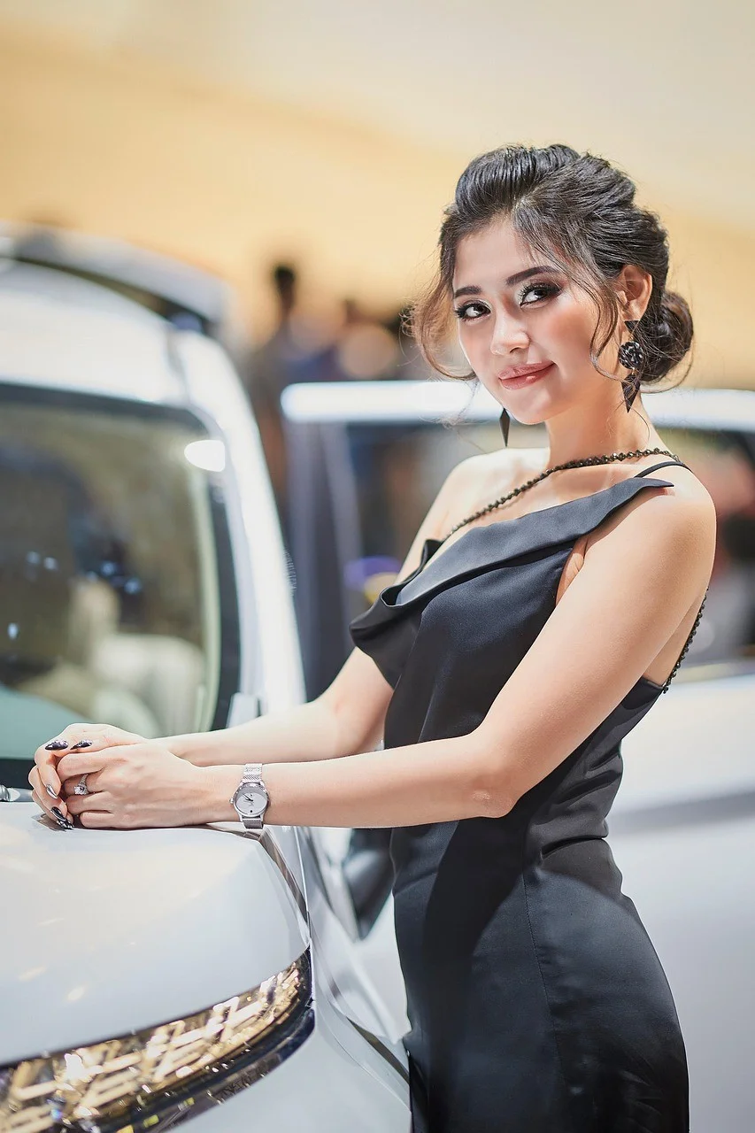 女性、街、車、ポートレート