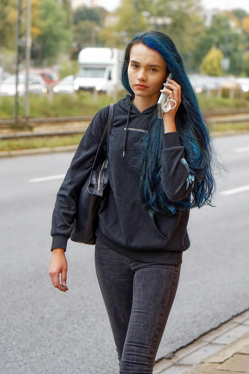 woman, street, walking, phone call
