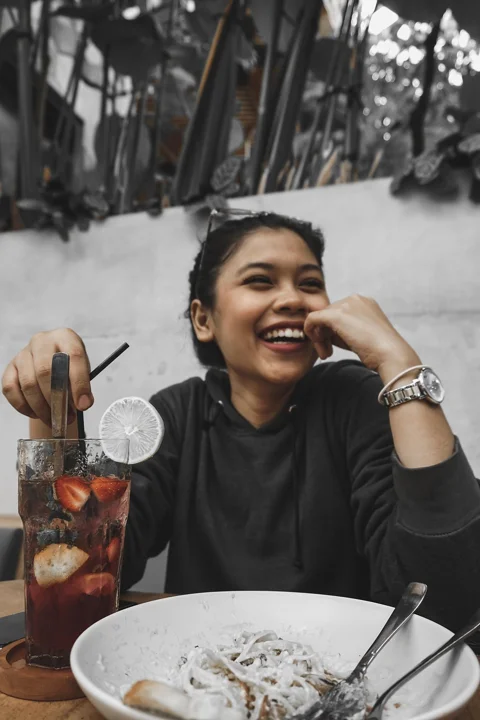woman, happy, restaurant, smile