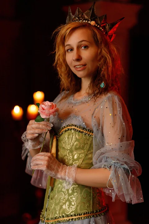 duchess, a princess, castle, flower