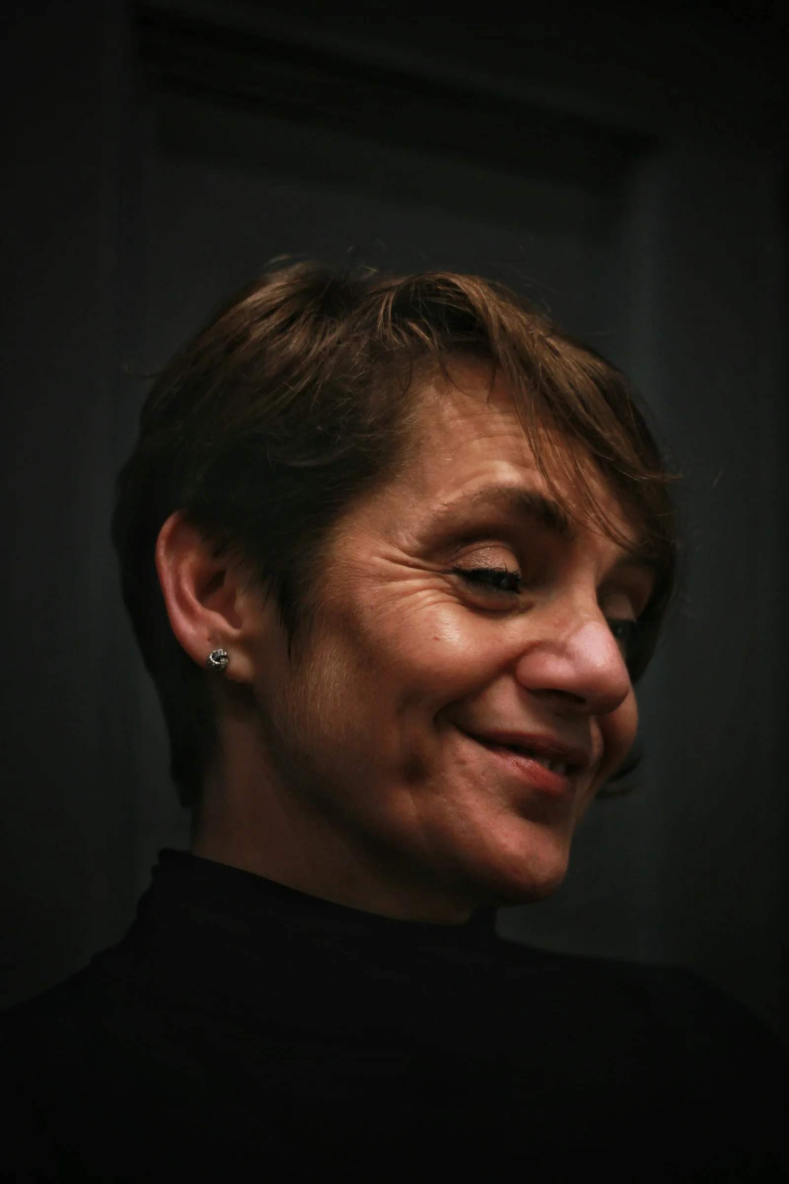 shallow focus photo of woman in black top