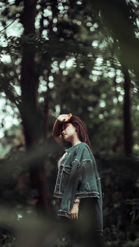 woman standing under the tree at daytime