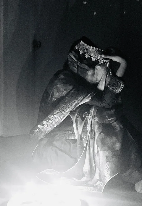 woman, traditional indian dress, light, monochrome