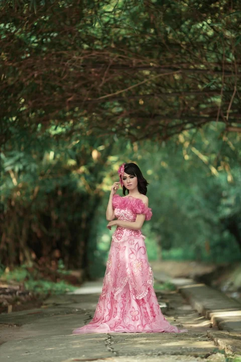 woman, black hair, dress, make up