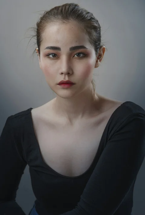一个留着短发的人