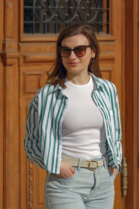 woman, young, casual, sunglasses