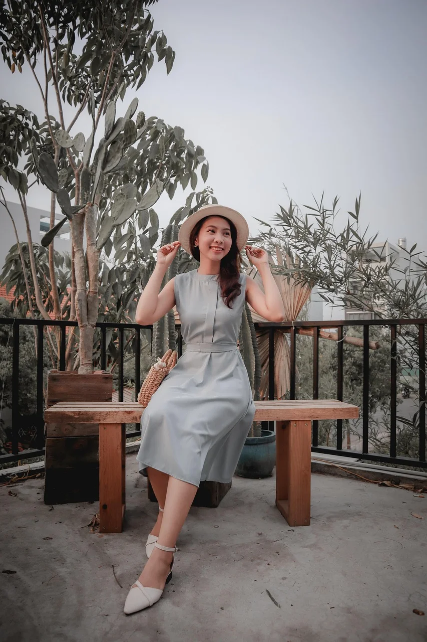 woman, balcony, smiling, vietnamese