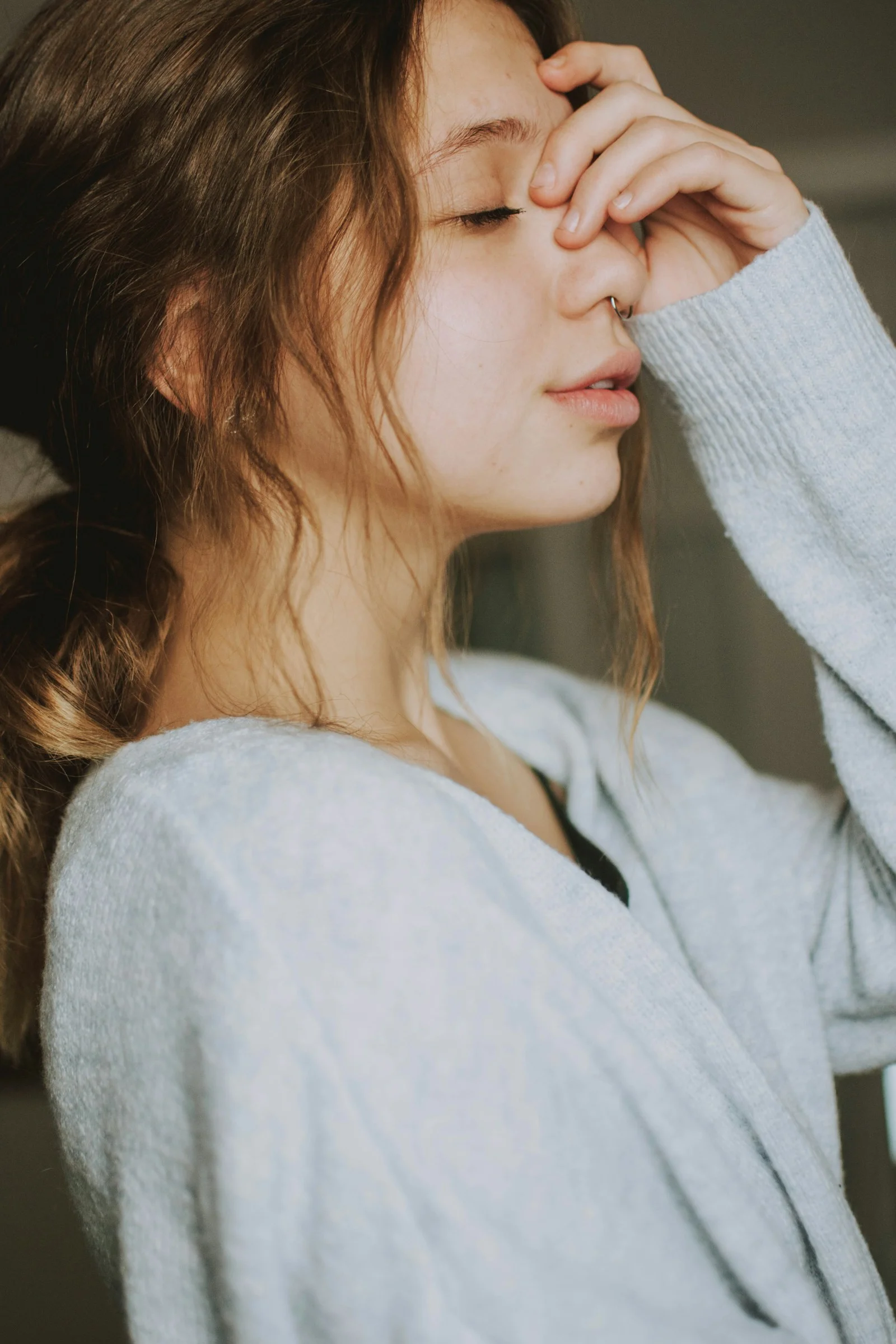 여성용 회색 긴팔 셔츠