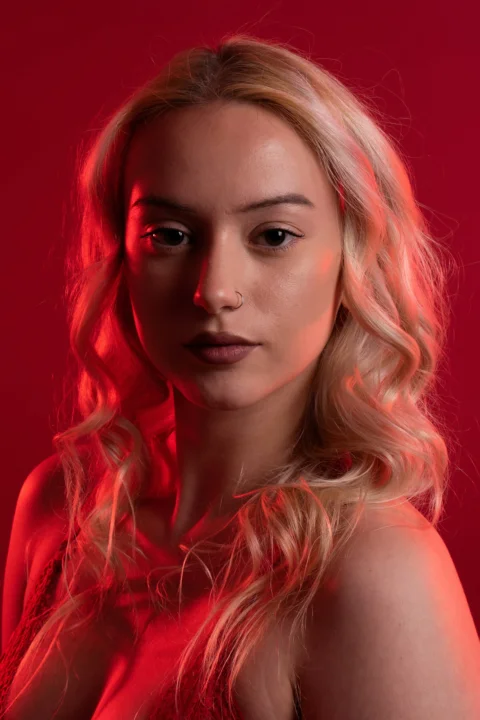 a close up of a woman