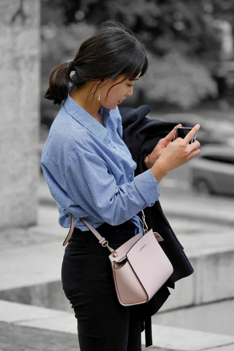 woman, browsing, smartphone, fashion