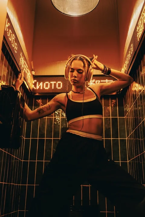 女人，耳机，舞蹈，夜店