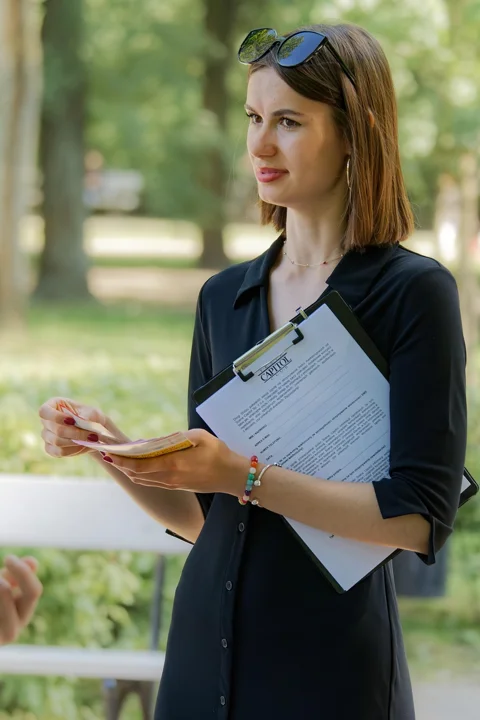 女性、若い、チラシ、公園