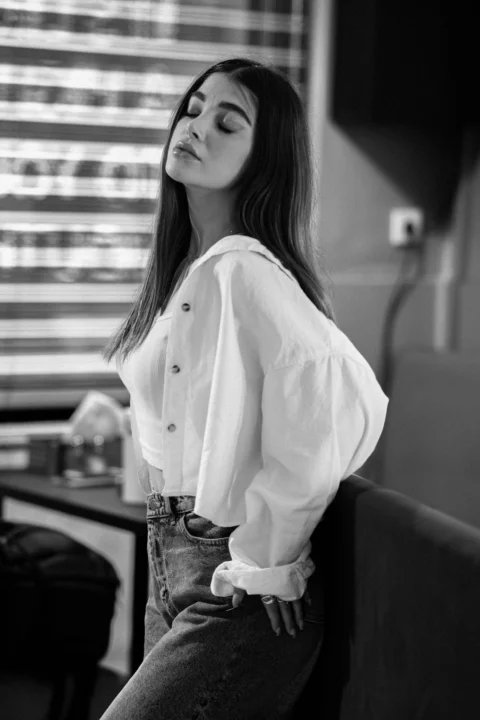 Young woman in white shirt and jeans