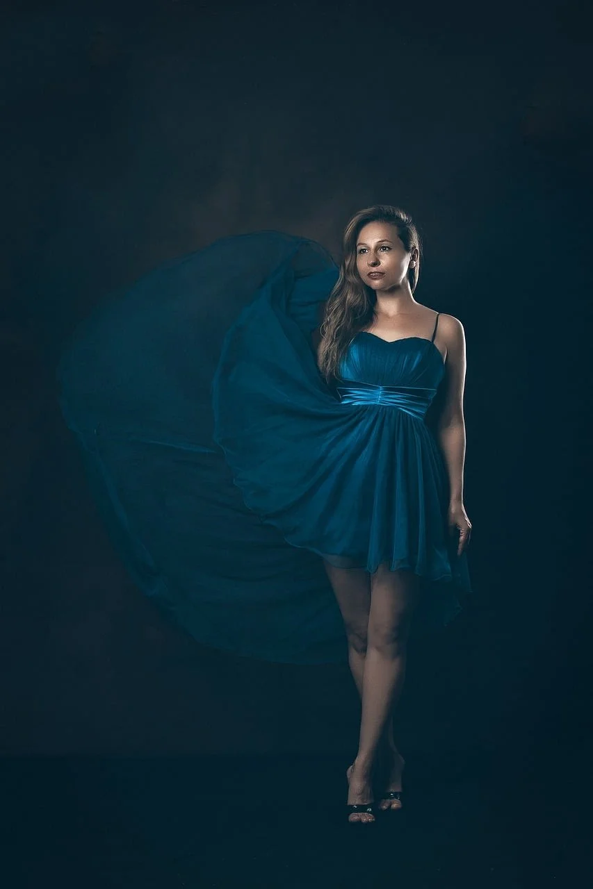 model, spaghetti strap dress, blue color, elegance