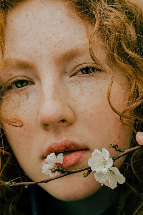 girl, lips, freckles, flowers